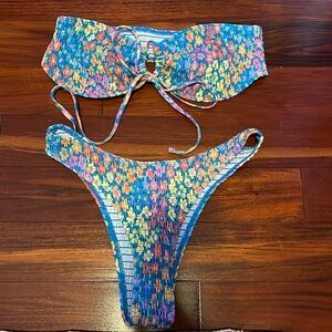 Shein bikini. Floral print Size S. Never worn; perfect condition.